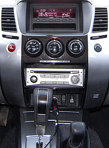 -: Mitsubishi Pajero Sport   