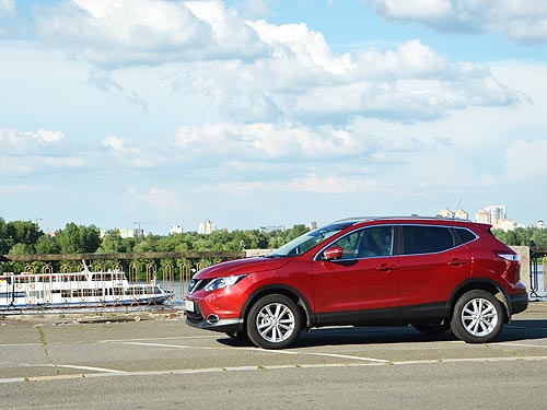  -: Nissan Qashqai New vs Mazda CX-5.    