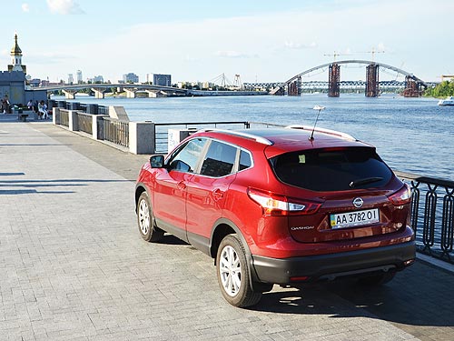  -: Nissan Qashqai New vs Mazda CX-5.    