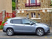 Тест-драйв Peugeot 2008: кроссовер с повадками хэтчбека