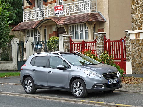 Тест-драйв Peugeot 2008: кроссовер с повадками хэтчбека