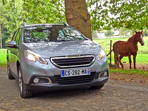 Тест-драйв Peugeot 2008: кроссовер с повадками хэтчбека