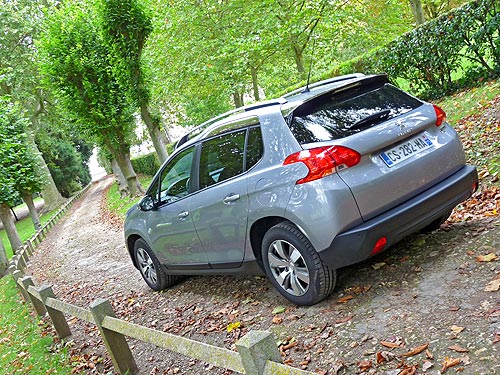 Тест-драйв Peugeot 2008: кроссовер с повадками хэтчбека