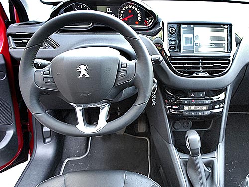 - Peugeot 208:    