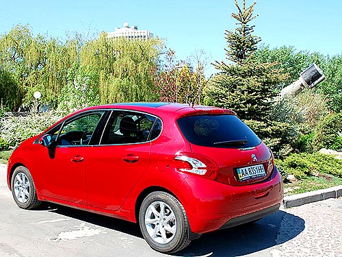 - Peugeot 208:    