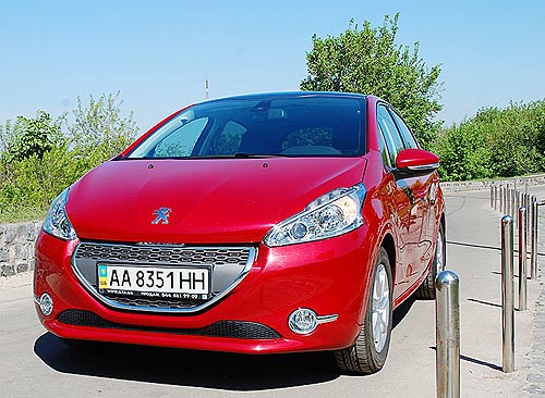 - Peugeot 208:    