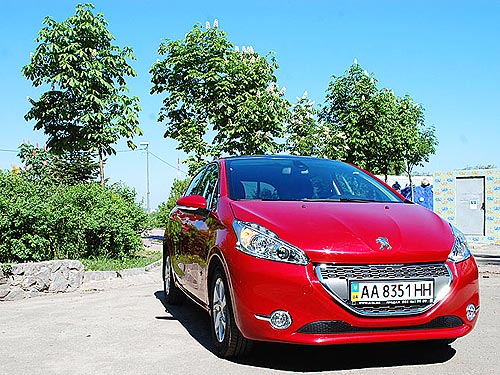 - Peugeot 208:    