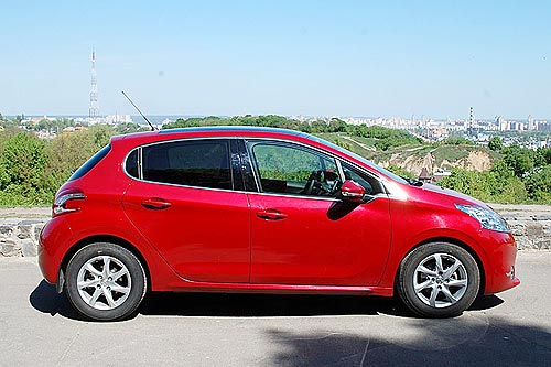 - Peugeot 208:    