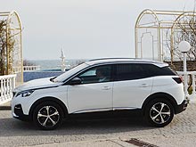 - Peugeot 3008.       