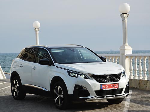 - Peugeot 3008.       