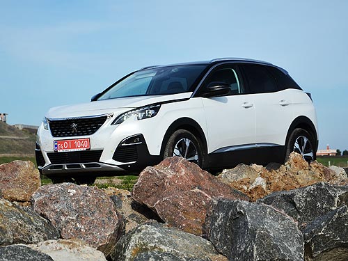 - Peugeot 3008.       