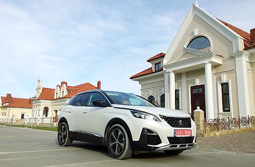 - Peugeot 3008.       