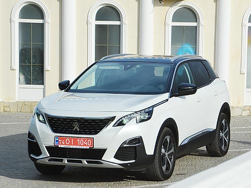 - Peugeot 3008.       