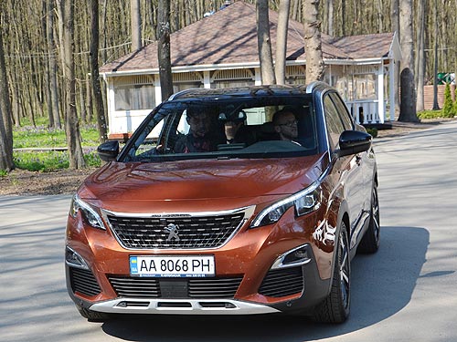 - Peugeot 3008.       