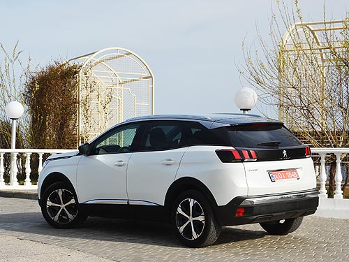 - Peugeot 3008.       