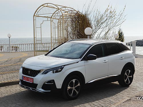 - Peugeot 3008.       