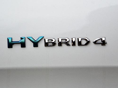    300  : - Peugeot 3008 Plug-In Hybrid4 - Peugeot