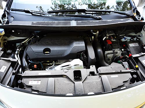    300  : - Peugeot 3008 Plug-In Hybrid4 - Peugeot
