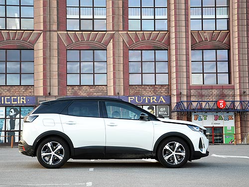 100   2-  . -  Peugeot 3008 Plug-in Hybrid4 - Peugeot