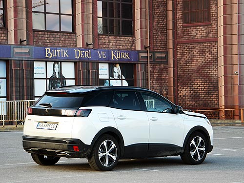 100   2-  . -  Peugeot 3008 Plug-in Hybrid4 - Peugeot