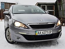  Peugeot 308.      