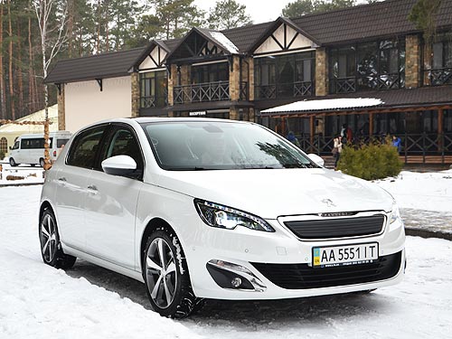  Peugeot 308.      