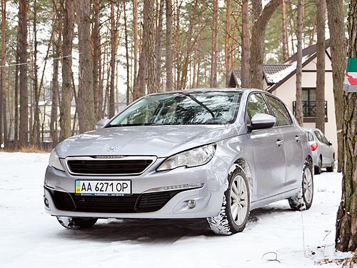  Peugeot 308.      