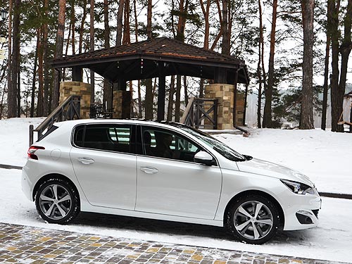  Peugeot 308.      