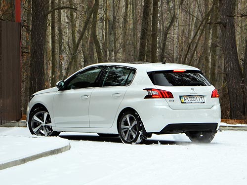  Peugeot 308.      