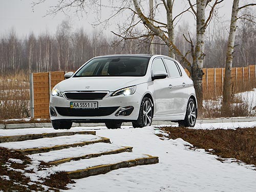  Peugeot 308.      