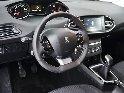  Peugeot 308.      