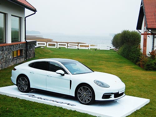 - Porsche Panamera: 911-  