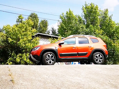   Renault Duster. - - Renault