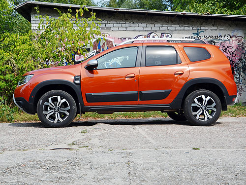   Renault Duster. - - Renault