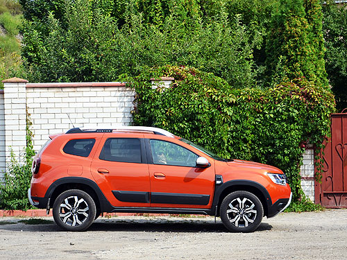   Renault Duster. - - Renault