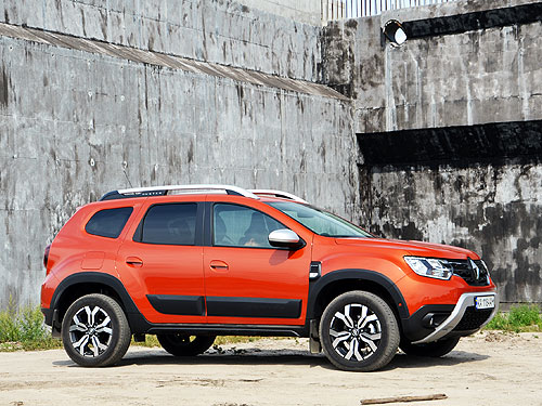   Renault Duster. - - Renault