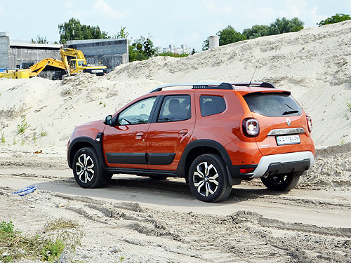   Renault Duster. - - Renault