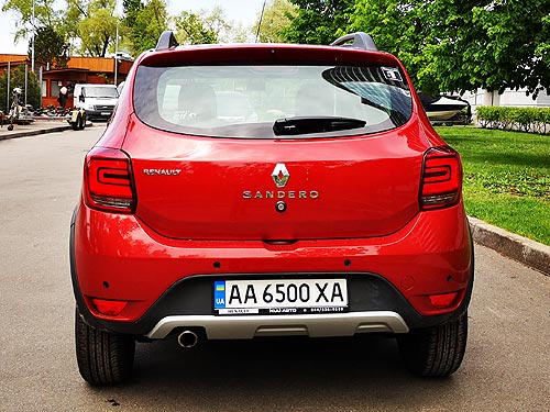 -  Renault Sandero Stepway.    - Renault