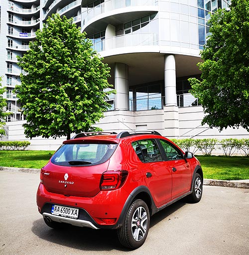 -  Renault Sandero Stepway.    - Renault