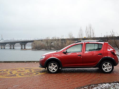 - Renault Sandero Stepway   0,9    - Renault