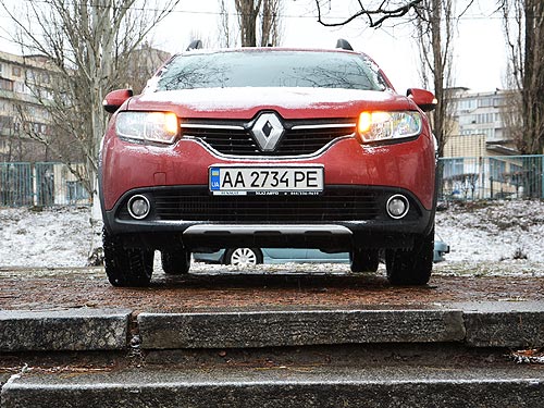 - Renault Sandero Stepway   0,9    - Renault