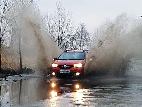 - Renault Sandero Stepway   0,9    - Renault