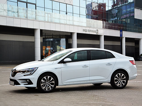 -  Renault Megane.   - Renault