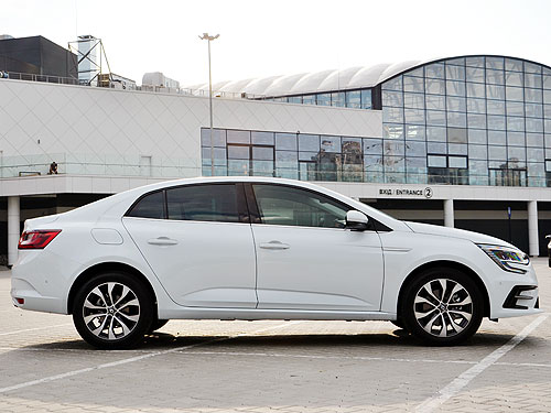 -  Renault Megane.   - Renault