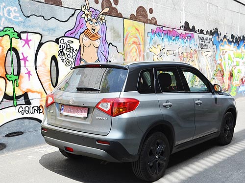 - Suzuki Vitara S:  ,  