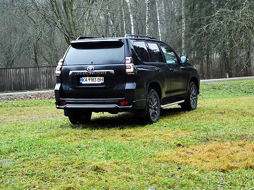     Toyota Land Cruiser Prado. - - Toyota