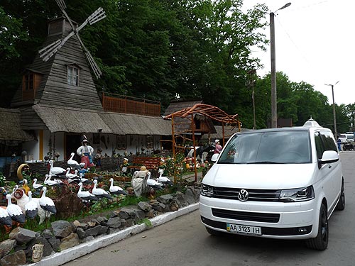 - Volkswagen Multivan:   