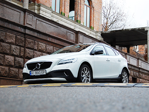 - Volvo V40 Cross Country:    - Volvo