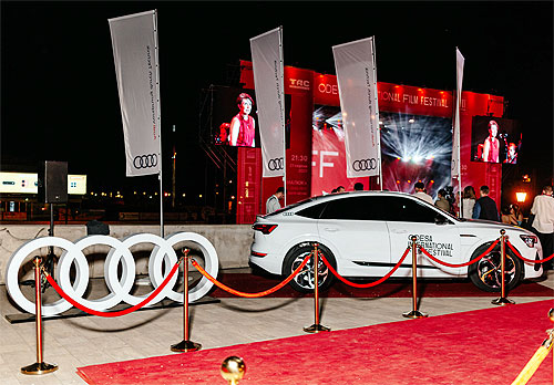 Audi      12-    - Audi