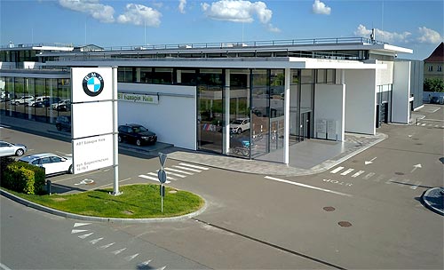 BMW відновлює продаж автомобілів в Києві та області